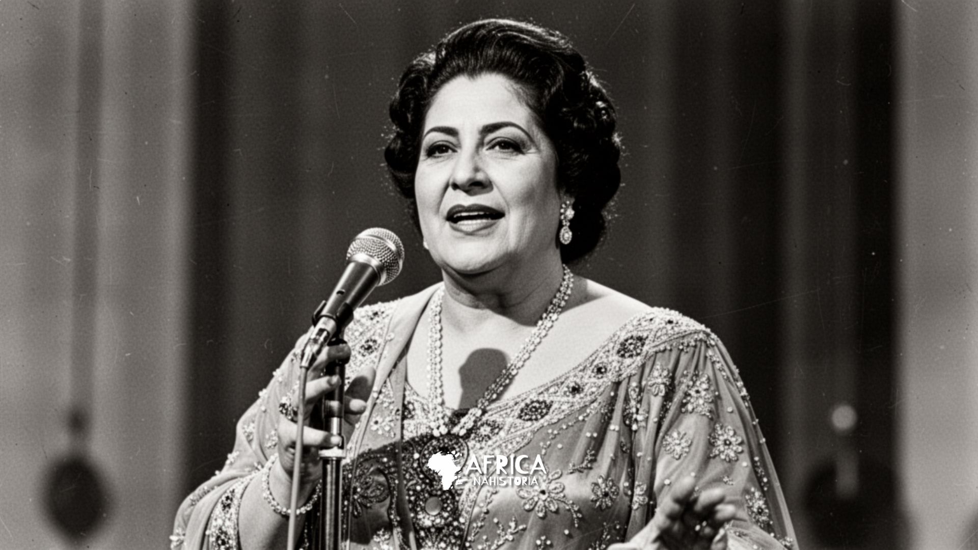 Umm Khulthum: A Mais Célebre Cantora do Século XX, com uma Carreira Iniciada em 1932